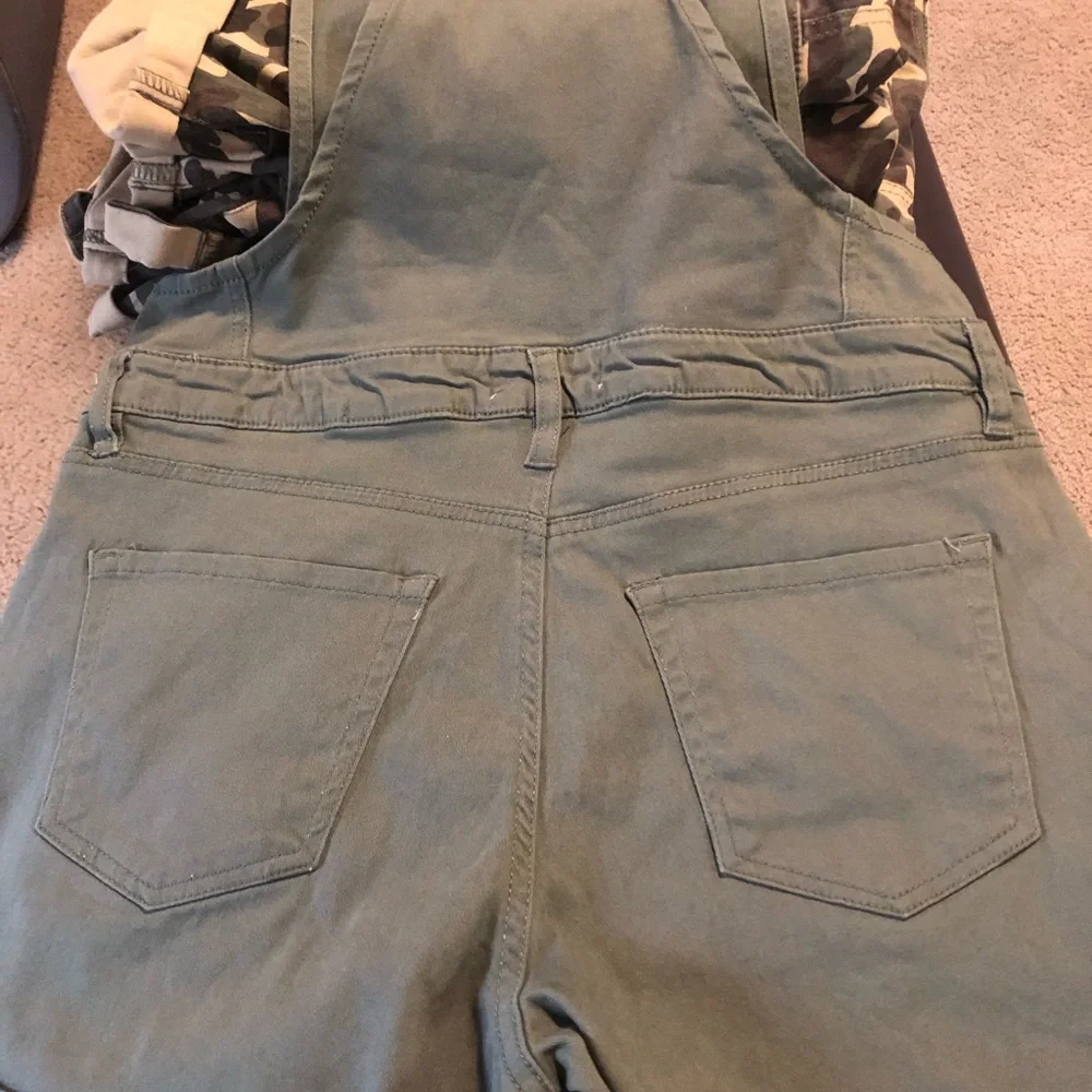Girls Camo Denim Short tall overalls Large - Picture 4 of 6